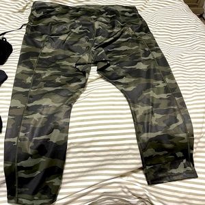 Athleta Green Ultimate Camo 7/8 Tight size 3x